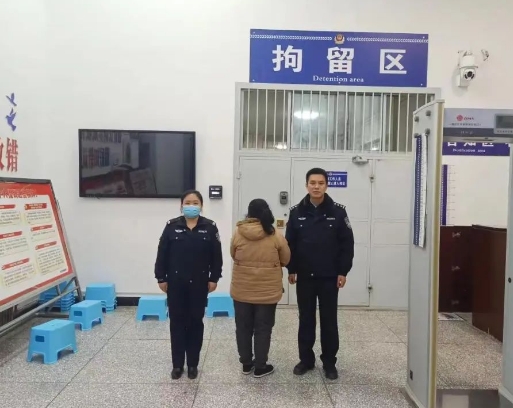 专坑老人？这个菜摊主“鬼手”假币换真钞被抓！