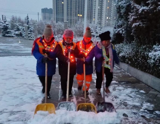临汾襄汾县住建局闻雪而动有序应对第一场雪