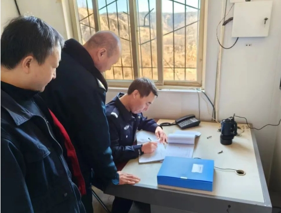 山西灵石县公安局坛镇中心所开展冬季平安守护行动