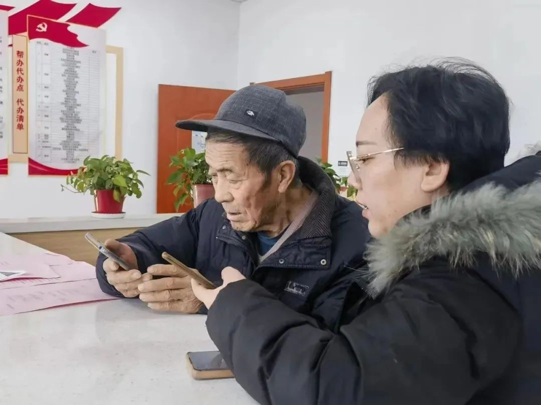 太原尖草坪区南寨街道轨枕社区：银龄同“学”　“强国”有我