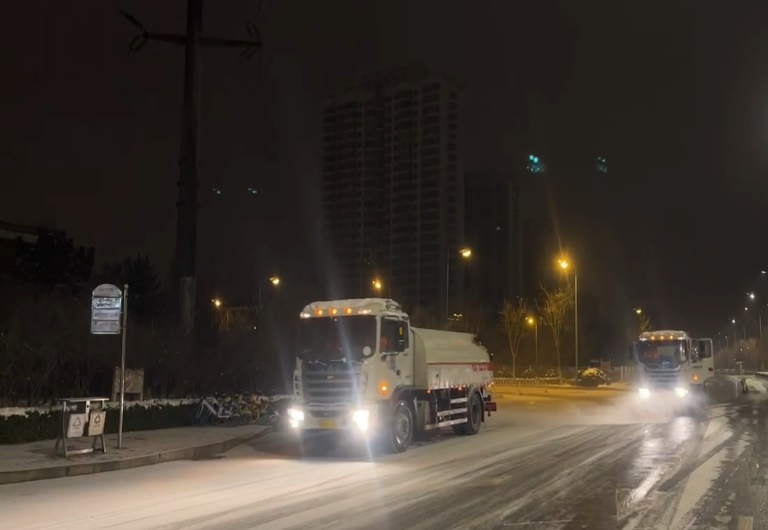 高效清雪，彰显太原“城管速度”