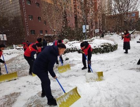 太原万柏林区千峰街道：以雪为令  迅速行动