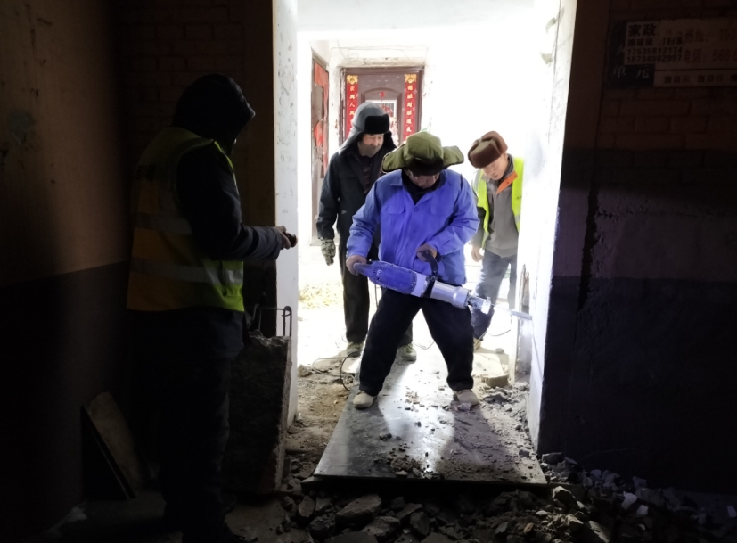 连夜进行！太原尖草坪区“特种兵式”供暖管道抢修  让居民身暖心更暖