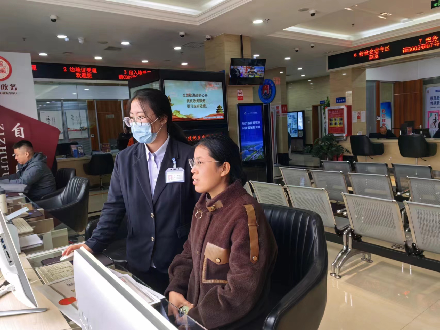 太原晋源区行政审批局：政务有“温度”服务暖人心