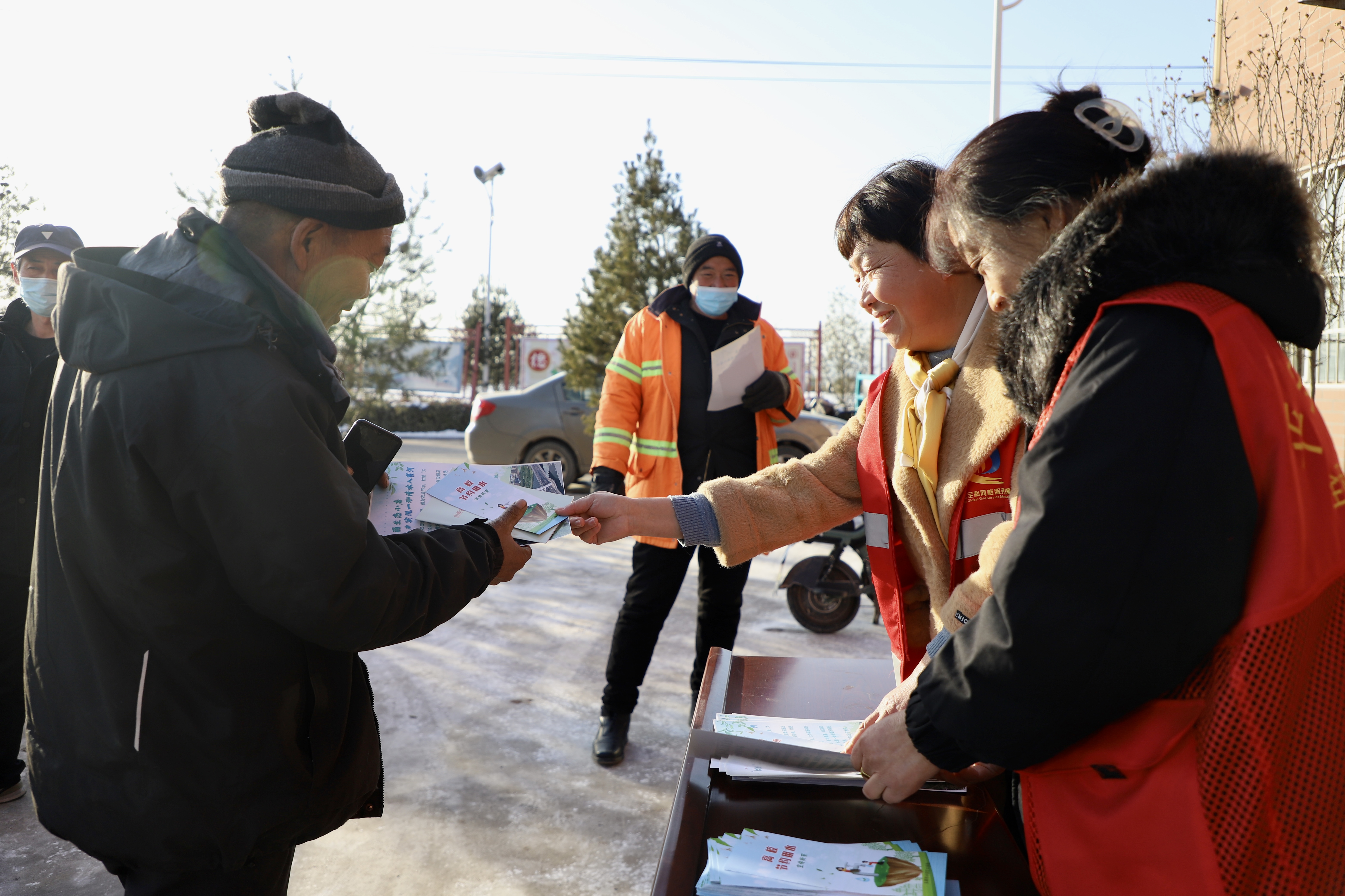 太原小店区环委办开展“一泓清水入黄河”宣传活动