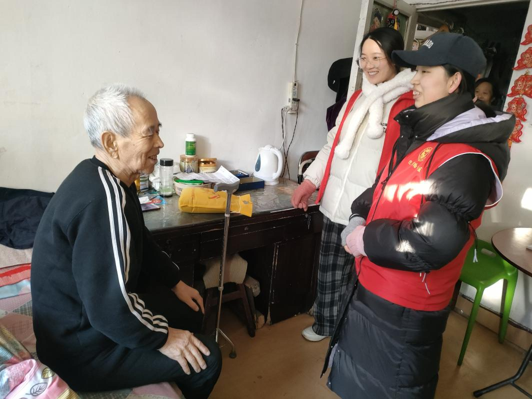 太原古交市迎宾路社区：冬日走访慰问特殊群体