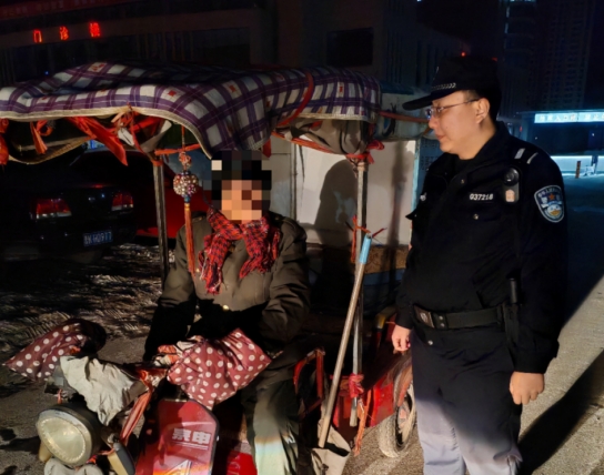 山西介休公安北坛所：暖心救助一名八旬老人