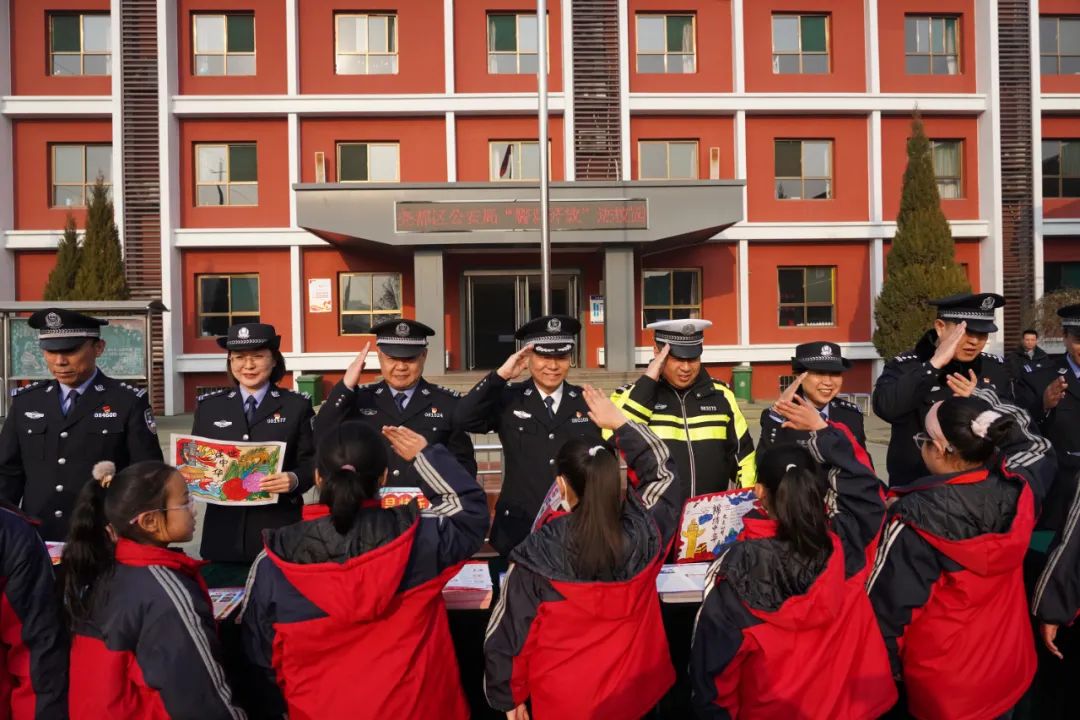 临汾尧都公安“警营开放”进校园