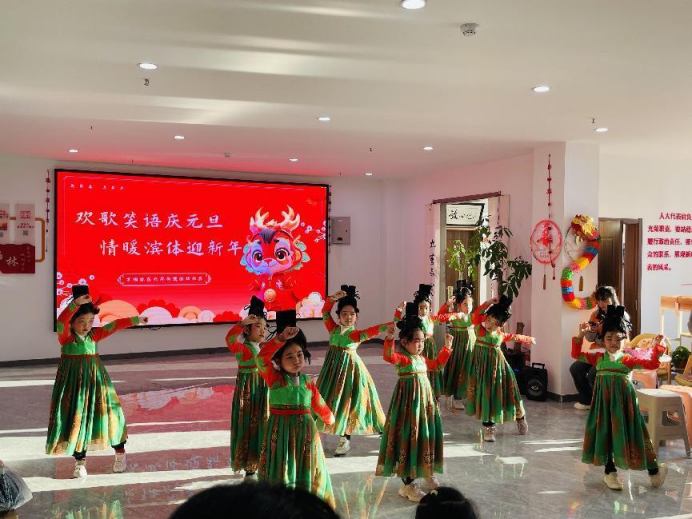 太原万柏林区兴华街道滨体社区开展“欢歌笑语庆元旦  情暖滨体迎新年”联欢活动