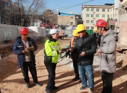 临汾隰县：交通安全进工地  声声入耳暖人心