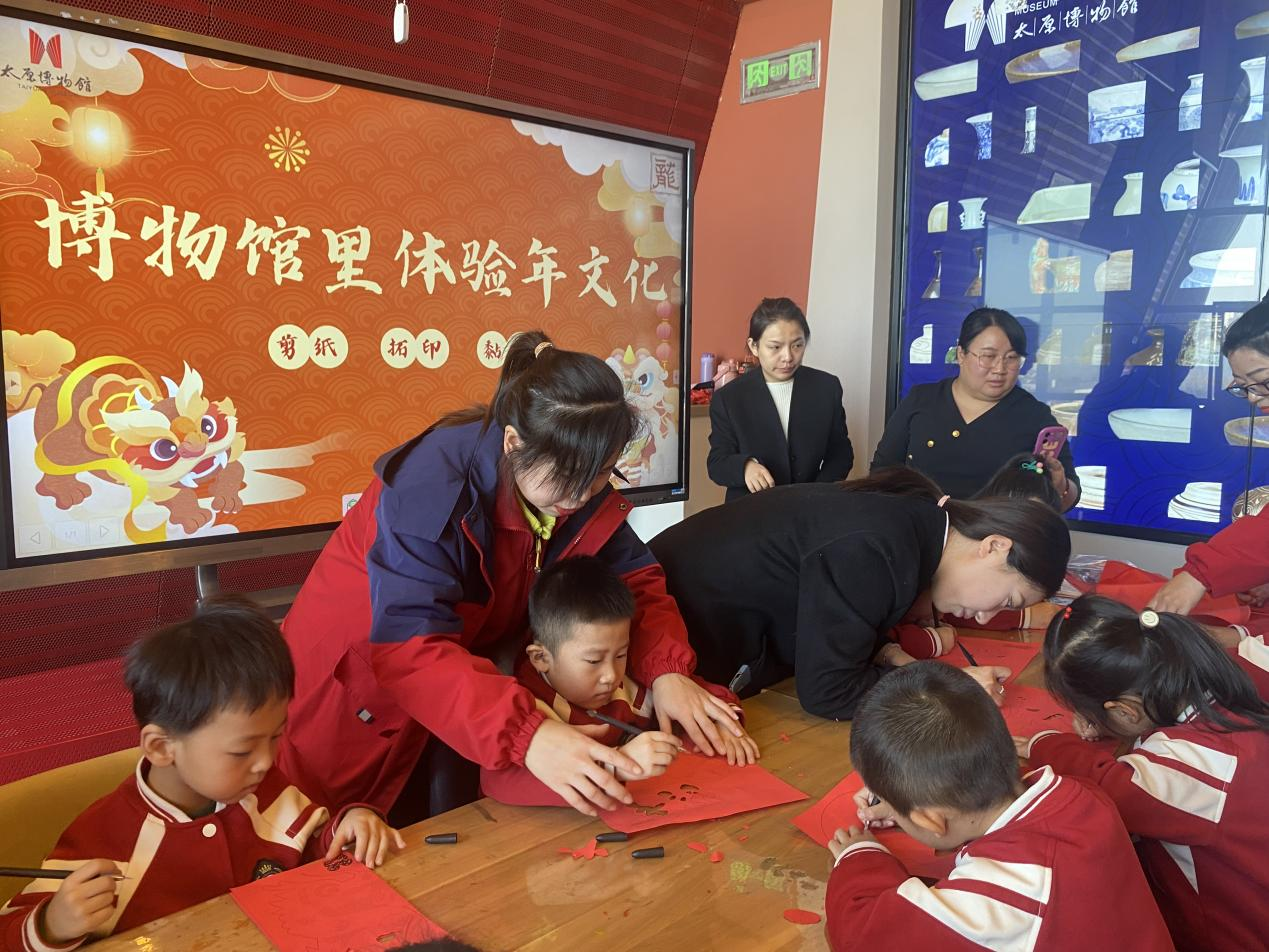 太原：博物馆里体验年文化