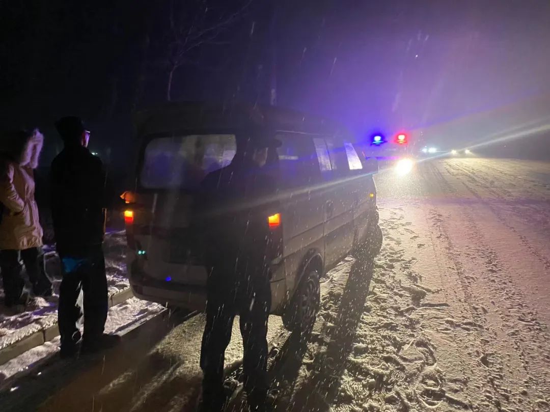 长治潞城公安：雪地救援   温暖“寒冬”