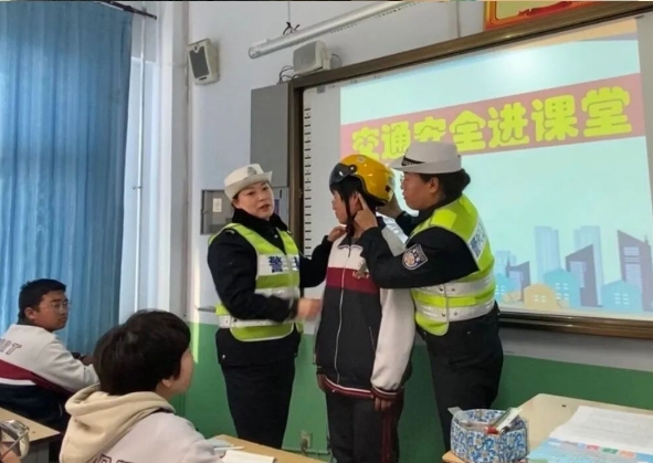 临汾翼城交警：给学生们上好寒假前“最后一堂交通安全课”