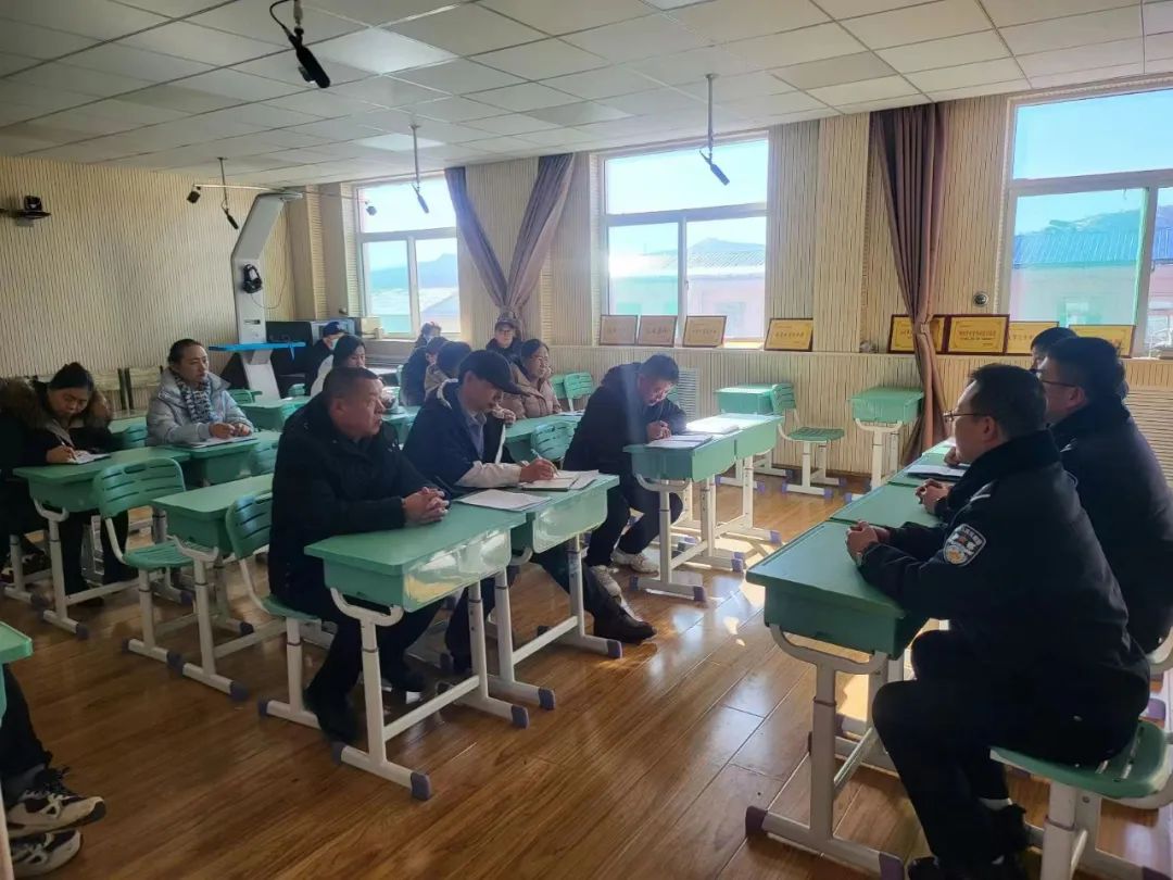 山西左权县公安局石匣派出所对辖区学校开展安全检查和专题培训