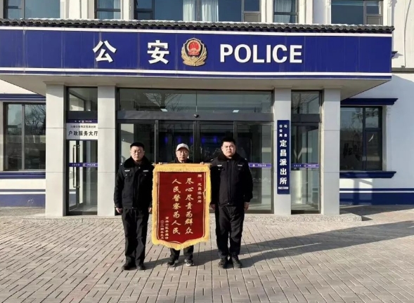 长治沁县：寒冬腊月男孩贪玩出走  民警爱心救助谱写为民情