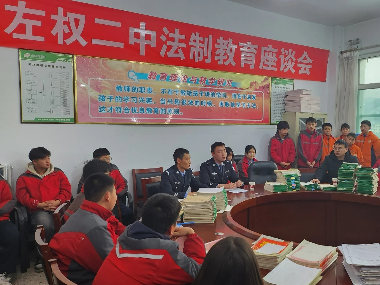 山西左权公安为中小学生讲解平安过节攻略