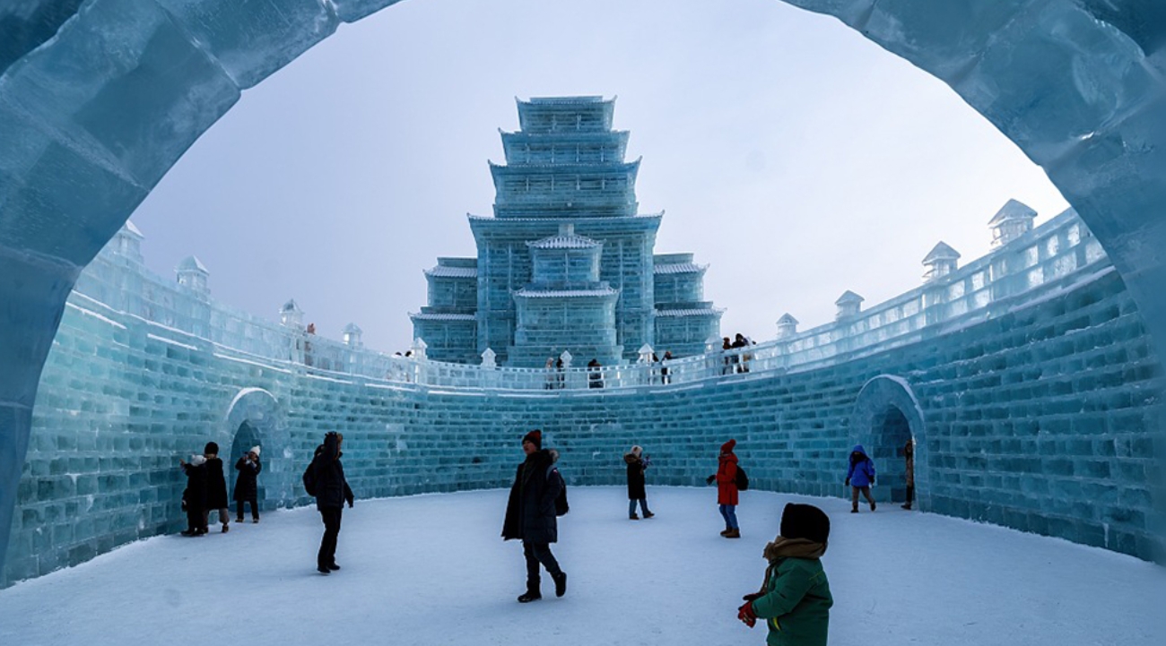 冰天雪地“热力十足”！旅游市场热“雪”沸腾 为经济发展注入新动能