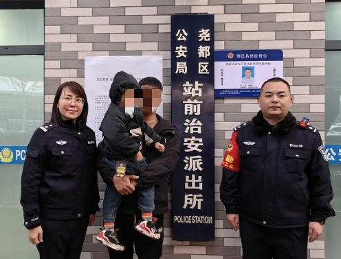 3岁萌娃迷路，临汾尧都民警化身“奶爸”