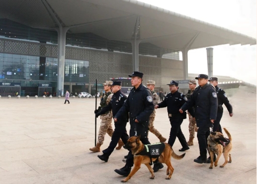 山西省公安厅“新春走基层，媒体公安行”采访团深入太原公安开展集中采访活动