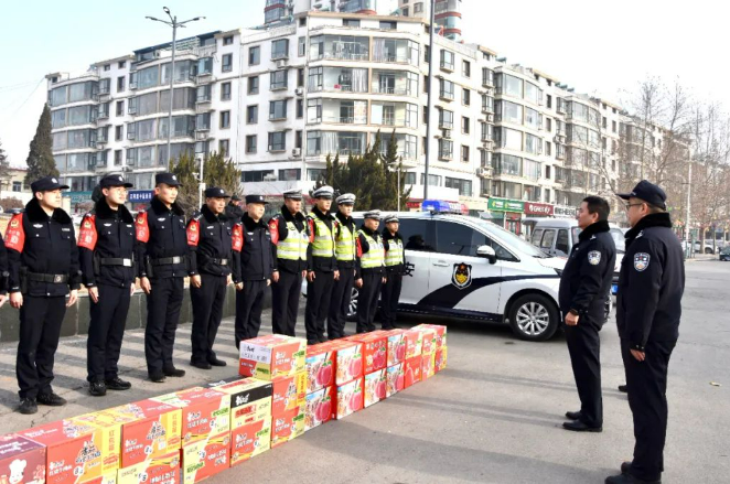 朔州市：袁小波正月初一看望机关、基层值班民警辅警