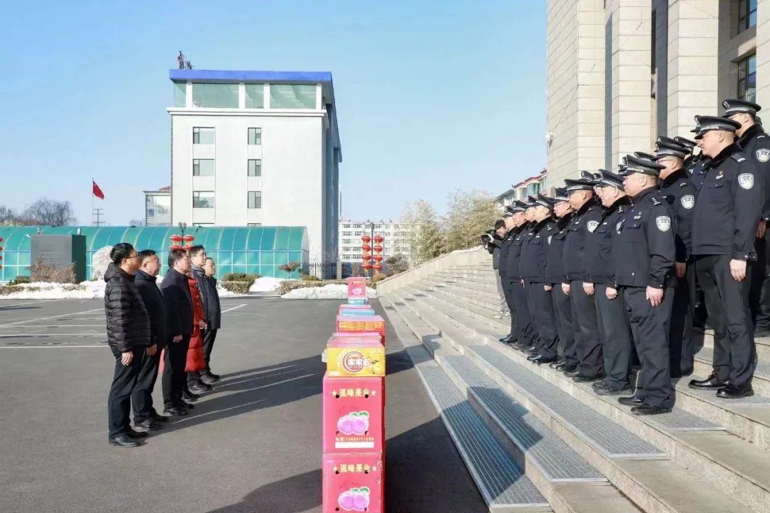 长治上党区委书记张驰一行深入分局看望慰问一线公安干警