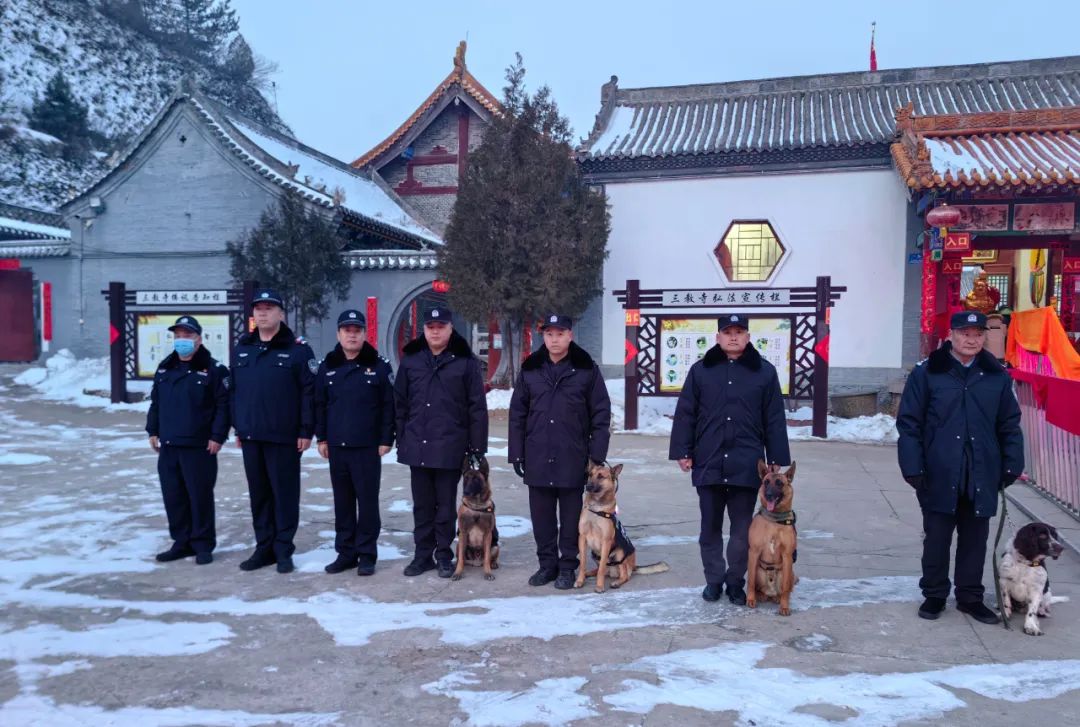 太原娄烦：警徽熠熠亮新春   公安守护不打烊