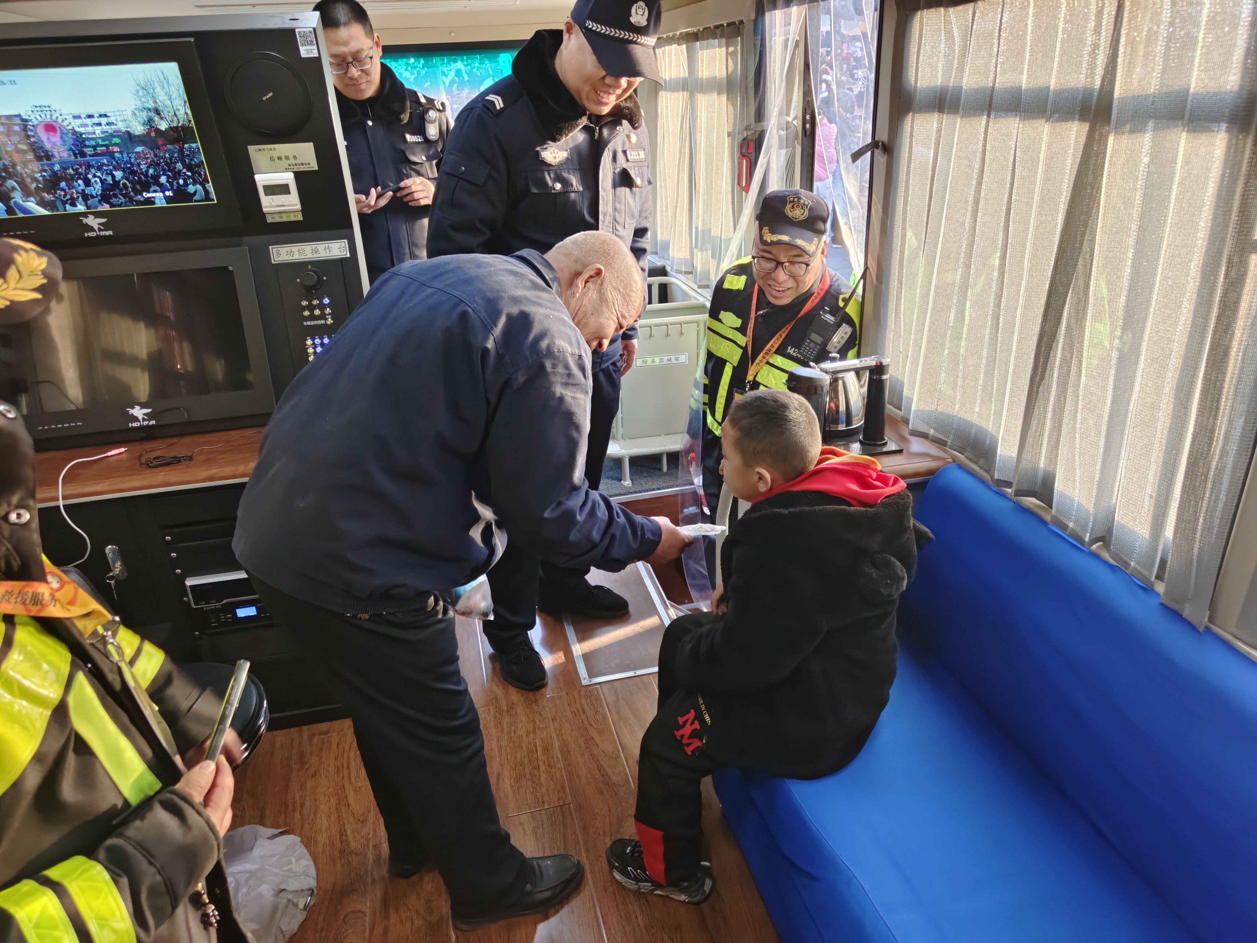 【春节我在岗】山西晋中城区公安分局民警及时帮助走失儿童找到家长