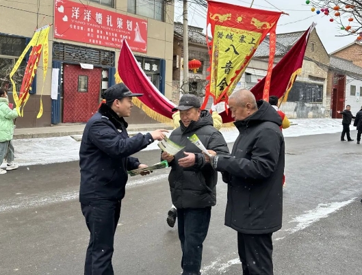 长治潞城：安保与法治宣传两不误   平安守护快乐过元宵