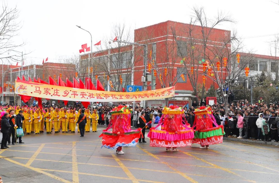 太原娄烦县元宵节文艺街演活动在县城君宇大街举行