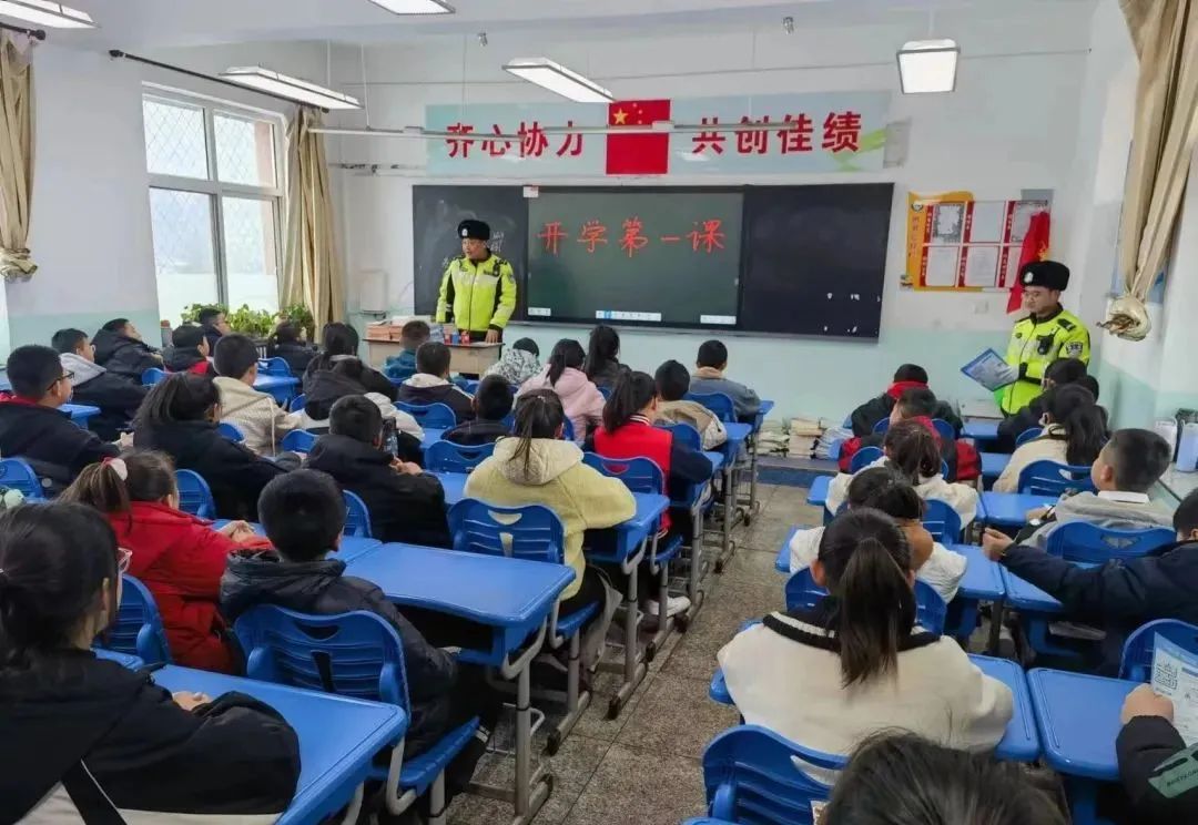 临汾公安交警走进辖区学校全力护航开学季  上好“交通安全第一课”