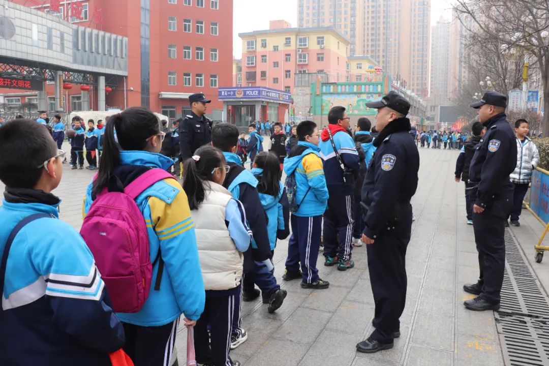 山西灵石县公安局翠峰派出所全力开展辖区护校安园工作