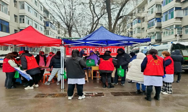 太原万柏林区东社街道组织开展“爱心义诊进社区　健康服务零距离”主题活动