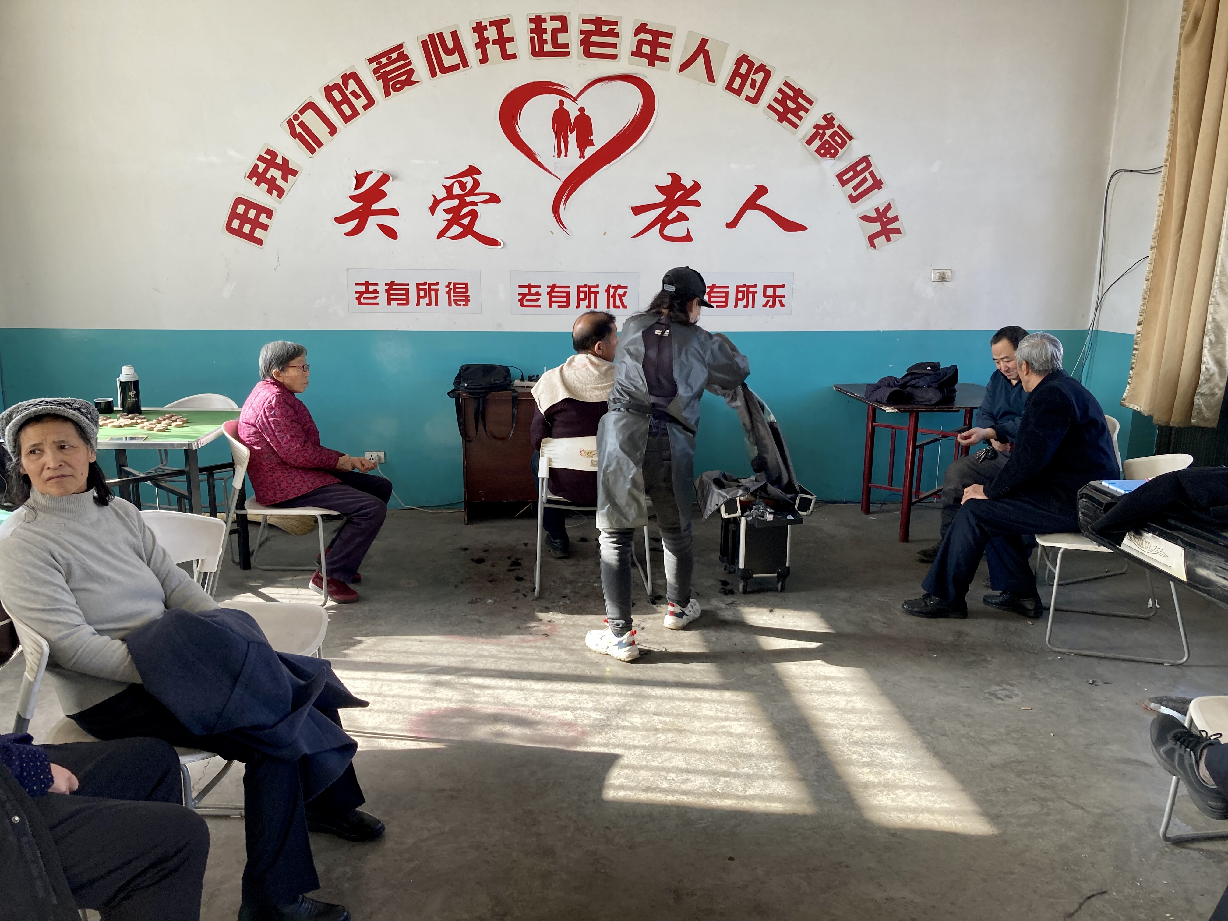 太原古交市镇城底镇下雁门社区：二月二龙抬头  爱心义剪好彩头