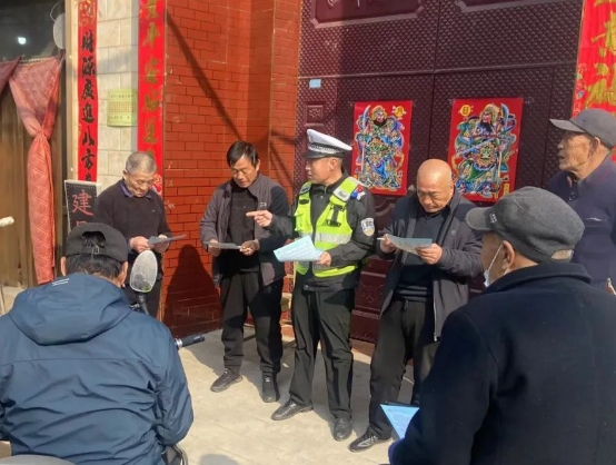 临汾侯马公安交警“美丽乡村行” 筑牢春季农村道路交通安全防线