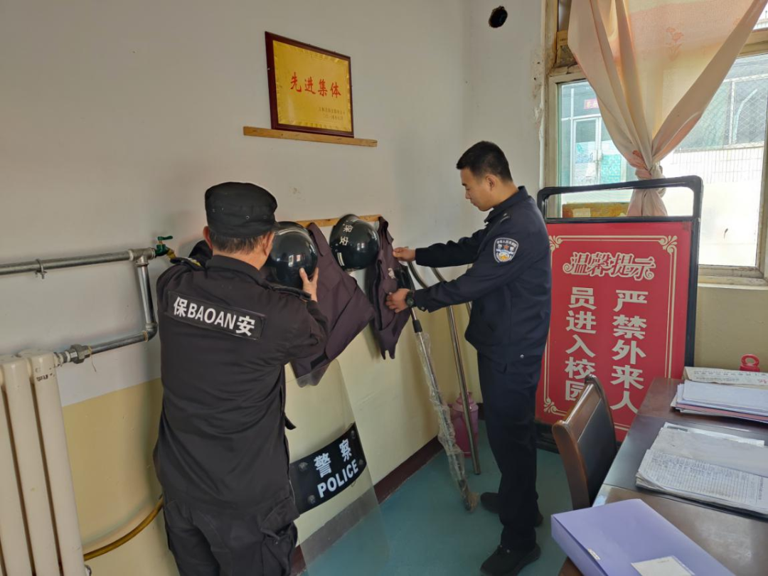 山西左权县公安局桐峪派出所对辖区学校开展校园安全大检查