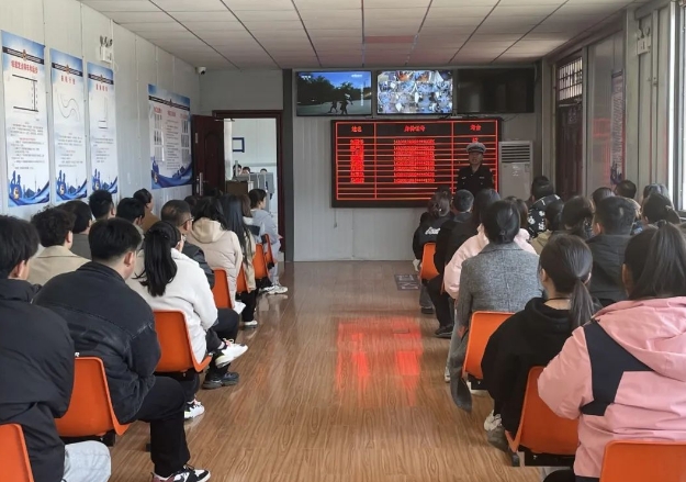 临汾公安交警走进辖区驾校开展春季交通安全宣传活动