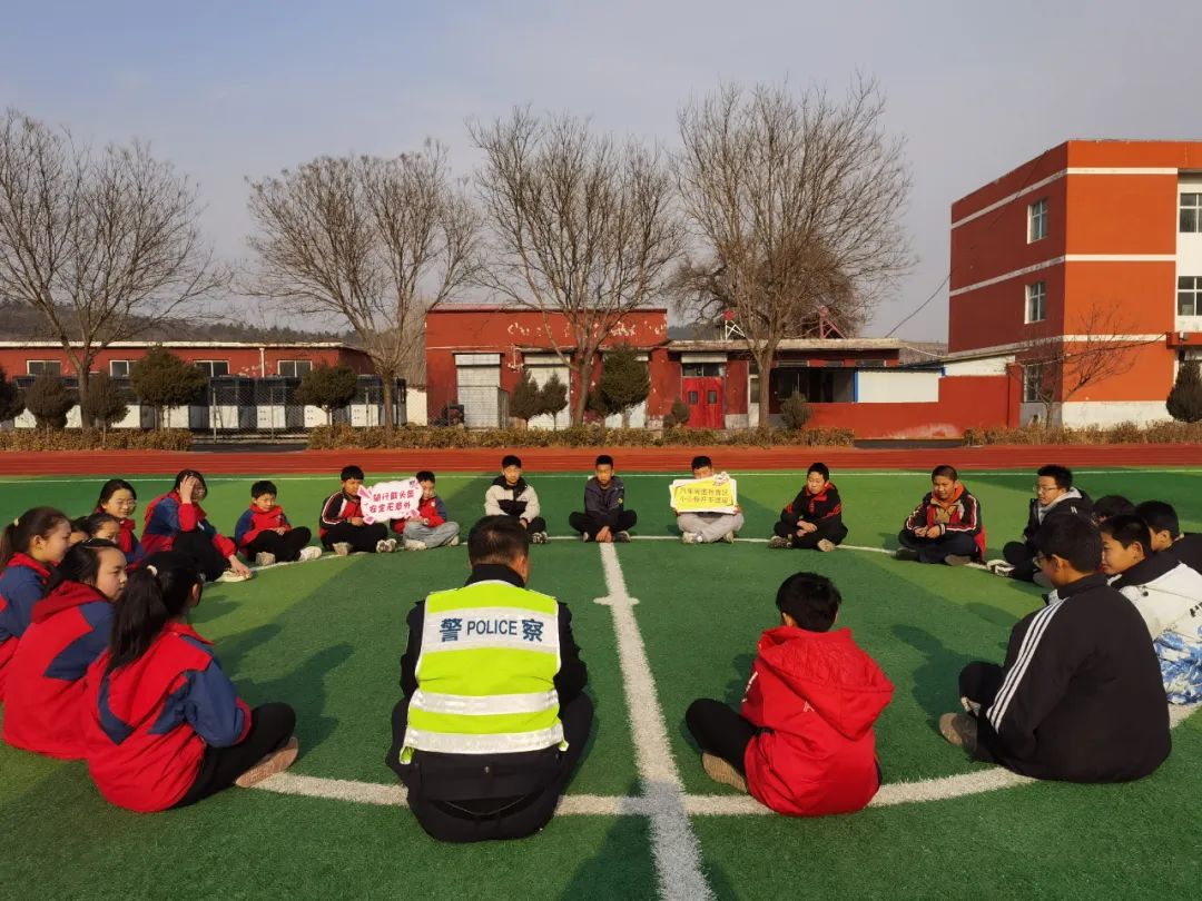 “全国中小学生安全教育日”系列活动 “警”握小手 与你“童”行