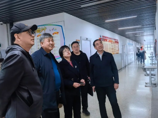 太原尖草坪区教育局组织全区校长走进太原市外国语学校（摄乐校区）参观学习
