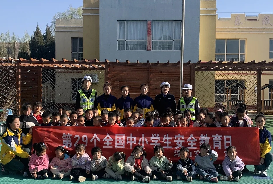 临汾各级公安交警走进辖区中小学校积极组织开展道路交通安全主题宣传教育活动