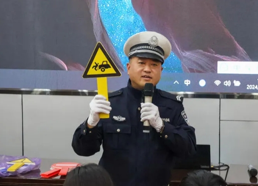 知危险会避险，长治交警守护中小学生安全成长！
