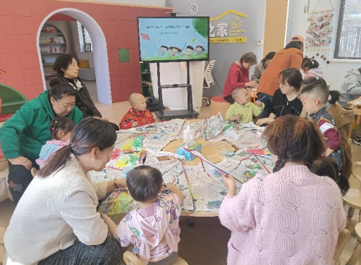 太原万柏林区兴华街道漪汾苑社区儿童之家开展“绘忆生活乐满堂”  亲子彩绘风筝DI