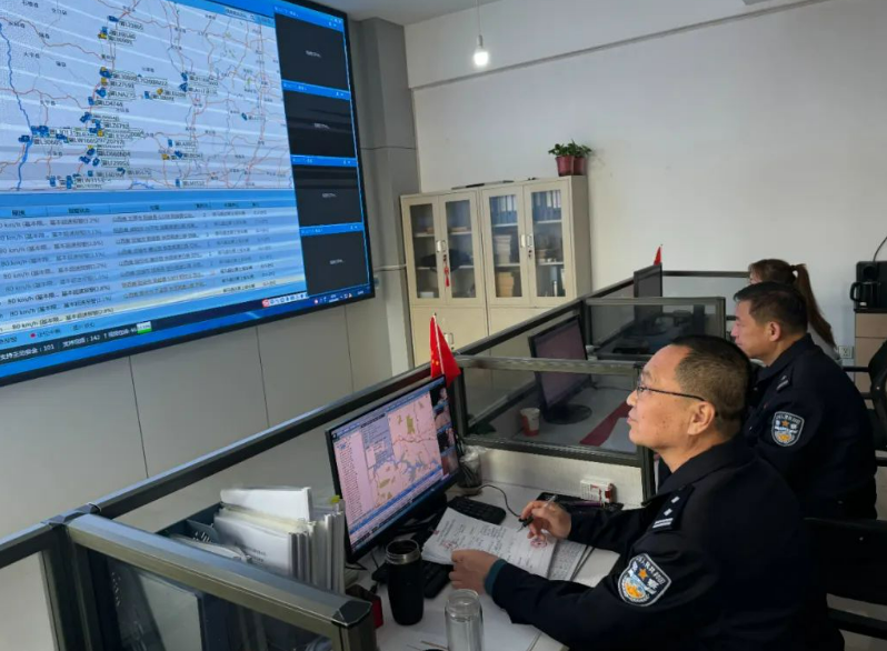 临汾公安交警紧盯“两客一危一货” 筑牢春季交通安全防线！