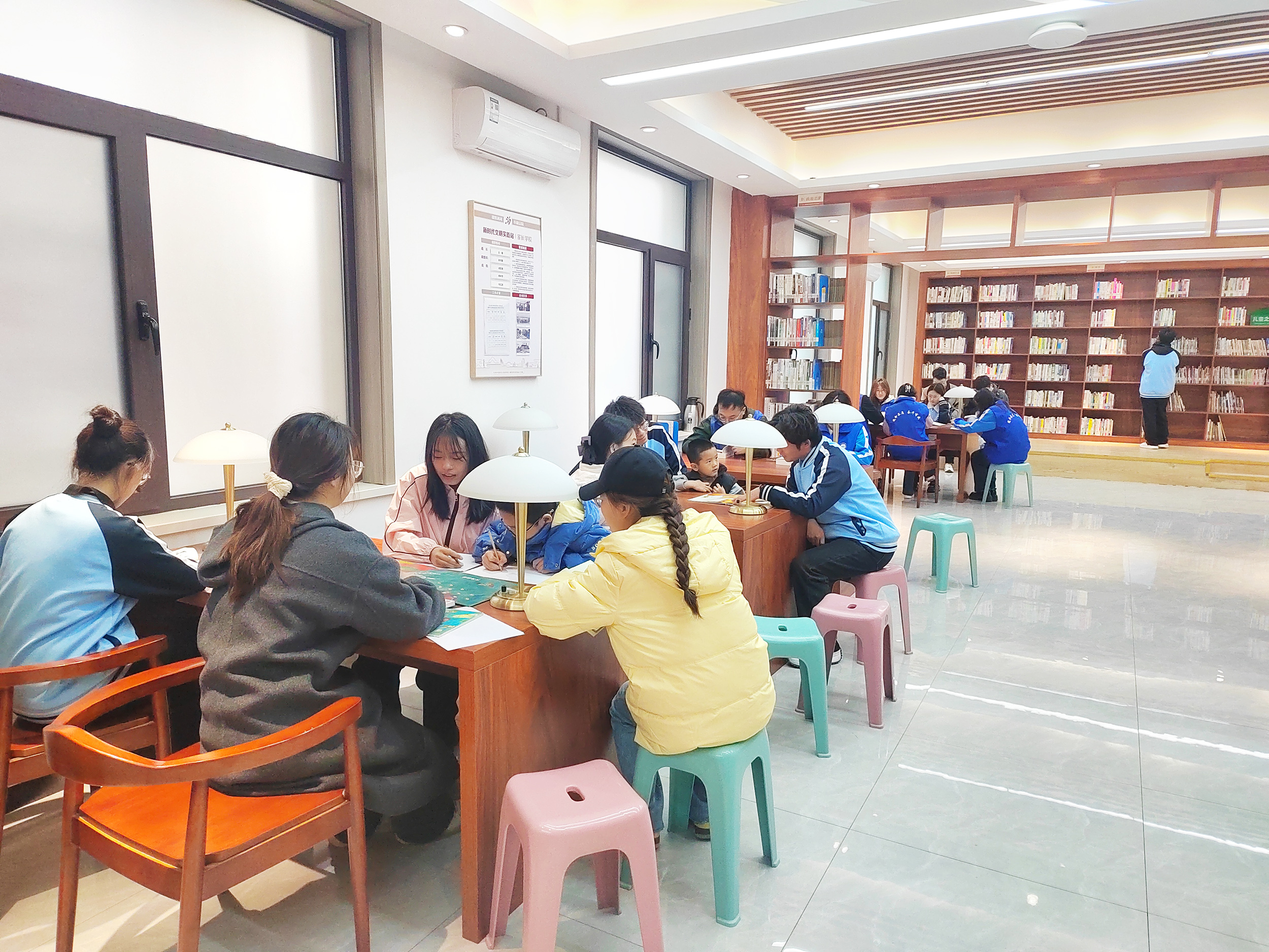 太原杏花岭区涧河街道：城市书房笑声多，学生假期托管好去处