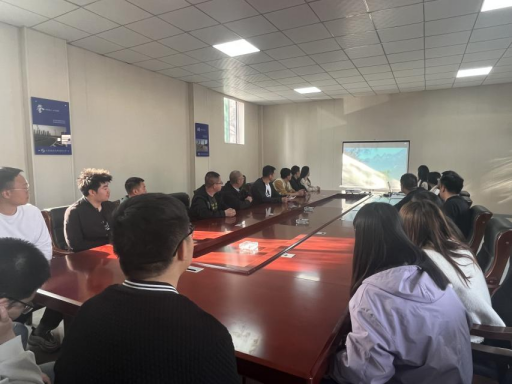 太原市政集团八公司组织党员干部观看微纪录片《十一书》第三集—寻淮洲请战书