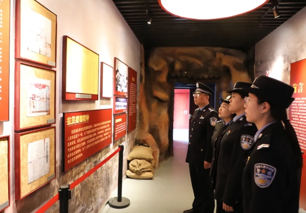 长治壶关公安开展清明祭奠烈士活动