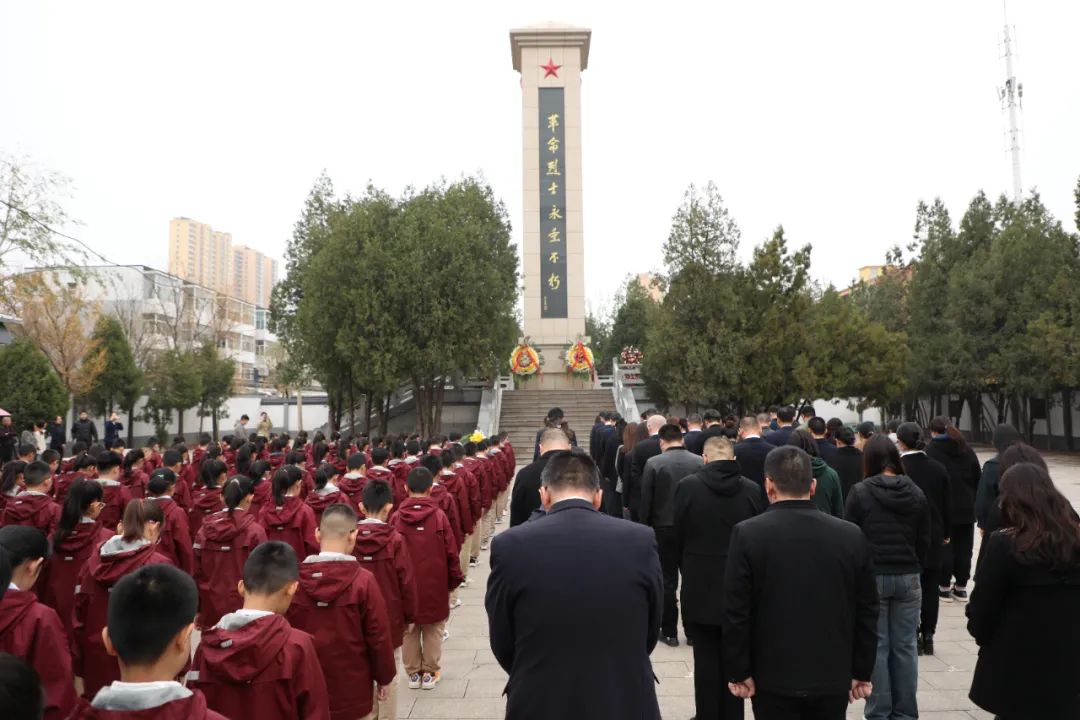 太原小店区直机关工委开展“清明时节祭先烈  缅怀忠魂砺初心”清明祭扫活动