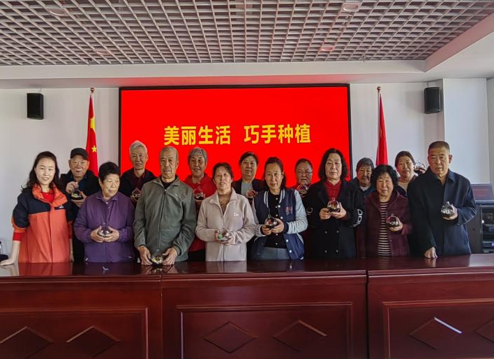 太原万柏林区杜儿坪街道苹果苑社区：企退服务进网格  惠民服务暖人心