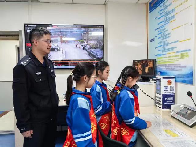 d22b917290c9b36e0a02a75bedf0422.jpg d22b917290c9b36e0a02a75bedf0422.jpg