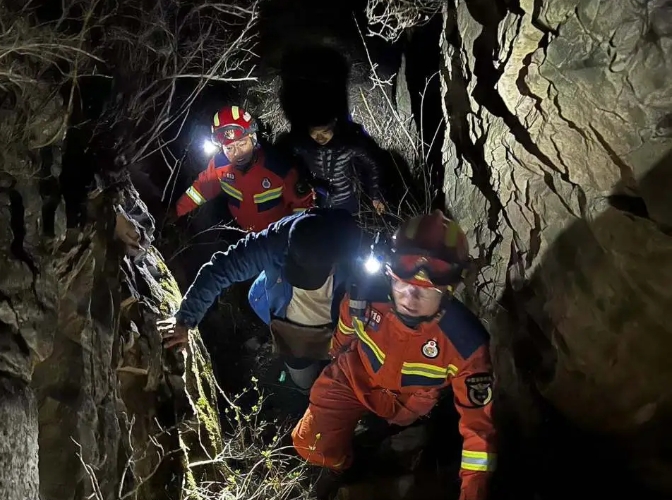 五名“驴友”深夜被困山谷，长治壶关公安联合多部门历经7小时成功救援