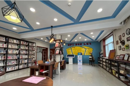 社区图书馆：转角遇书香